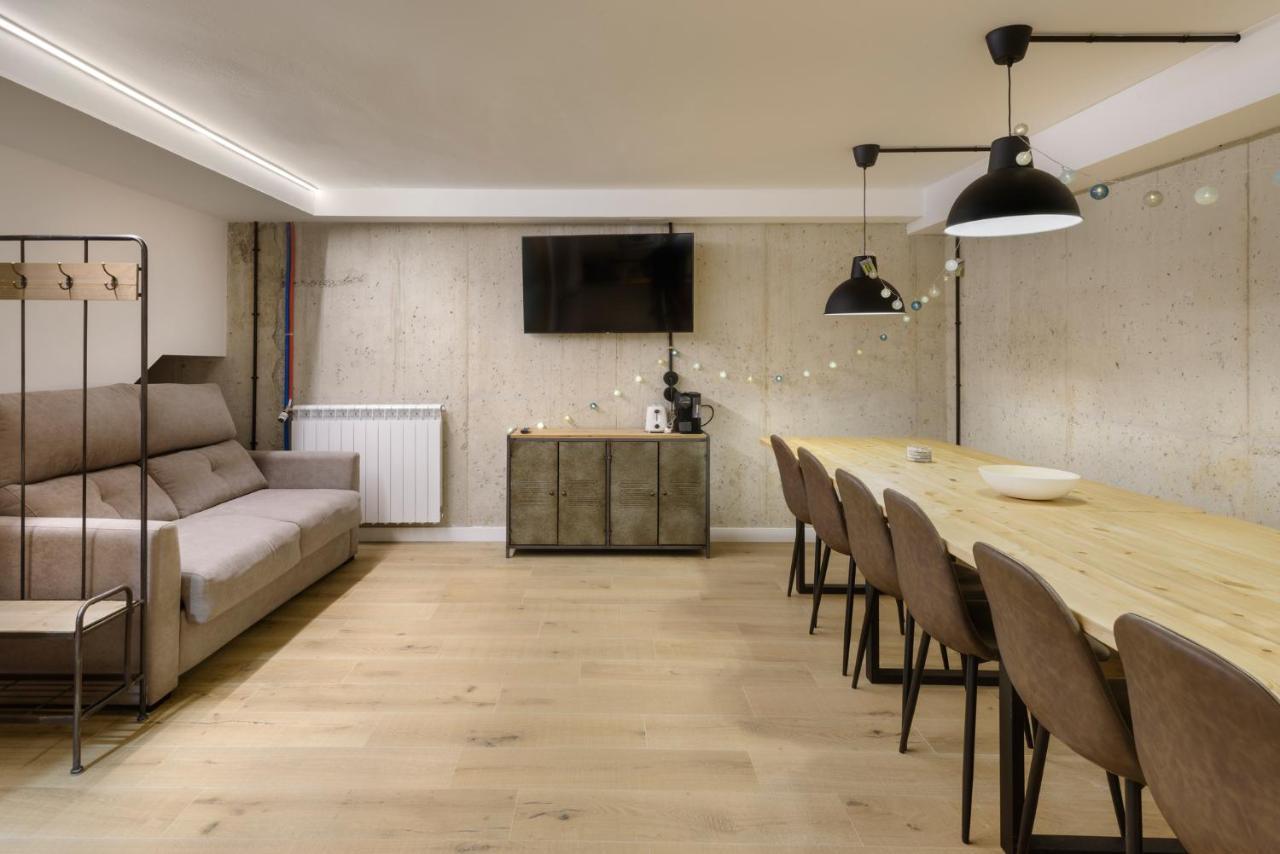 Apartamentos La Muralla De Jaca Kültér fotó
